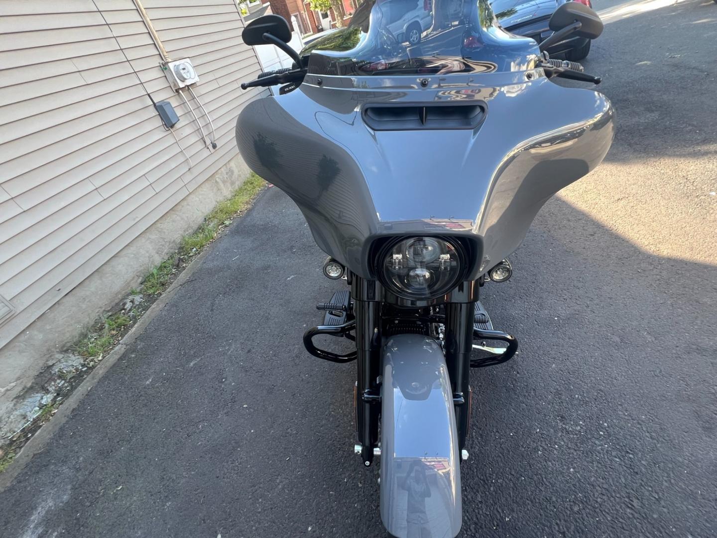 2022 GRAY Harley-Davidson FLHXS - (1HD1KRP18NB) , located at 1018 Brunswick Ave, Trenton, NJ, 08638, (609) 989-0900, 40.240086, -74.748085 - Photo#12